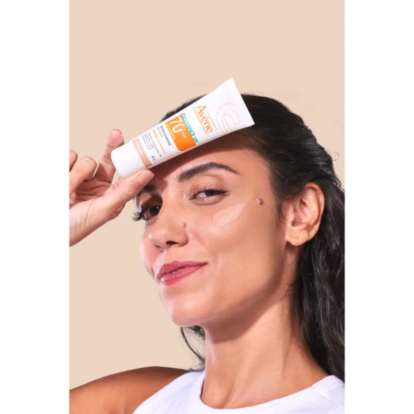 Proteção solar – Pele sensível Cleanance UV FPS 70 Tom 2 – Médio - Imagem 3